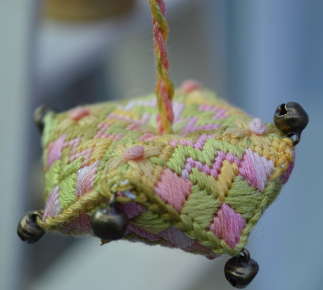 Zig-zag scissor keeper