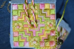 Zig-zag scissor keeper