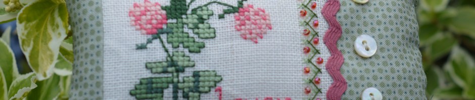 Clover cross-stitch small